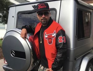 Mike Epps posing with his car