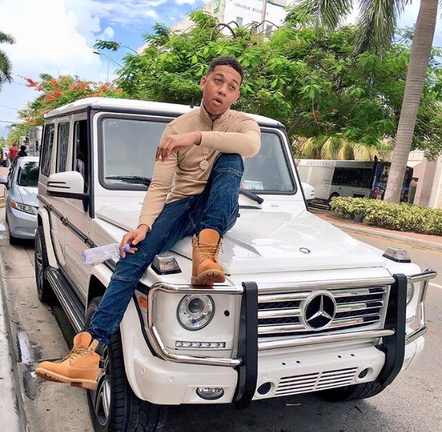 image of rapper lil bibby in his car