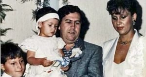 Image of Maria Victoria Henao with her husband and their kids