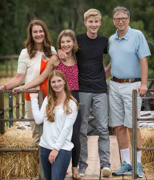 Image of Rory John Gates with his family (Father (Bill Gates), mother (Melinda Gates) and his siblings.)