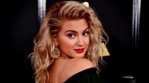 Image of Tori Kelly, net worth, relationship status, house and car, wiki bio