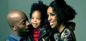 Image of Kelly Rowland with her husband Roy Williams and with their son Titan Jewell Weatherspoon