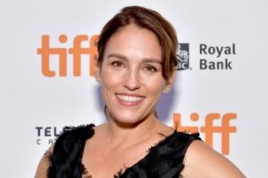 Amy Jo Johnson net worth and career earnings