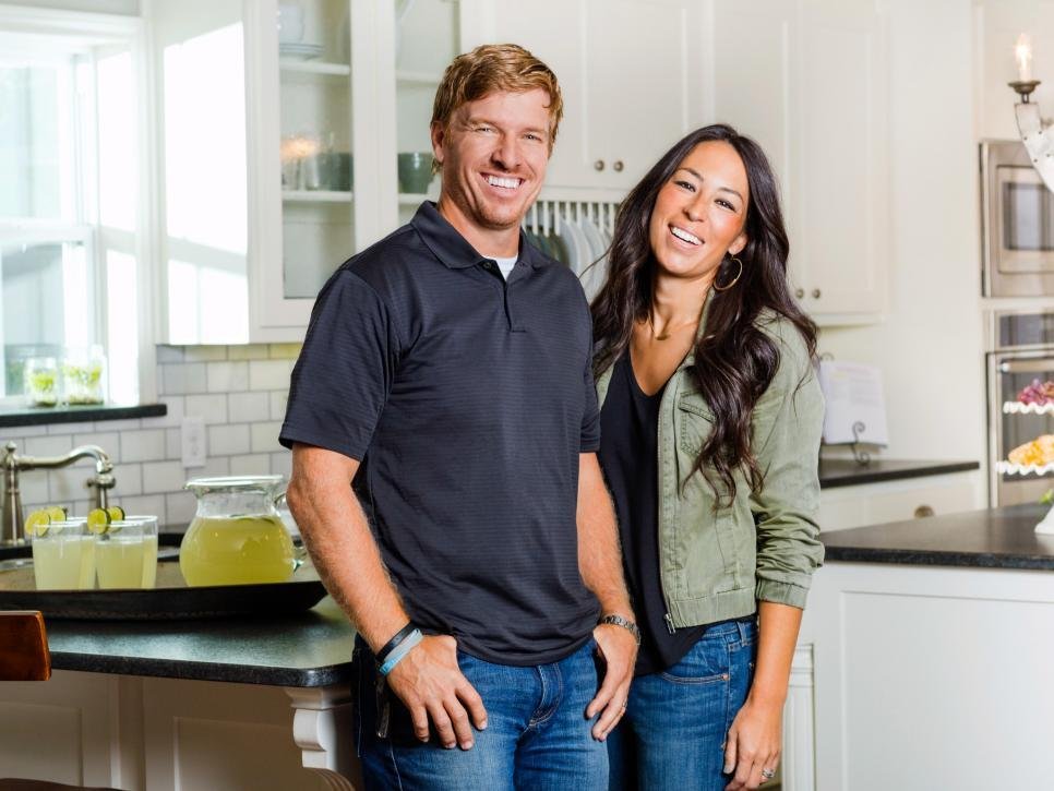 Chip and Joanna Gaines Fixer Upper (HGTV)
