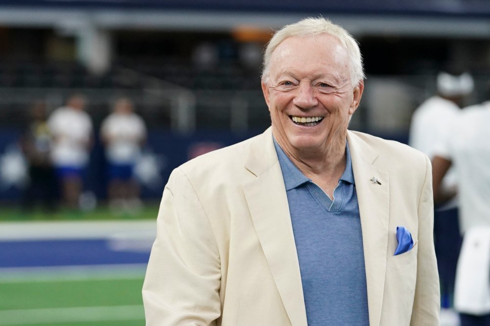 Jerry Jones net worth and career earnings