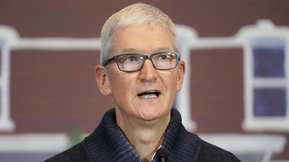 Tim Cook Apple Executive Salary